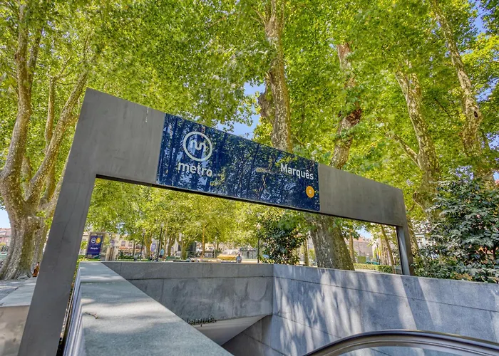 Guest Marques Square