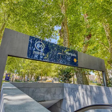 Guest Marques Square